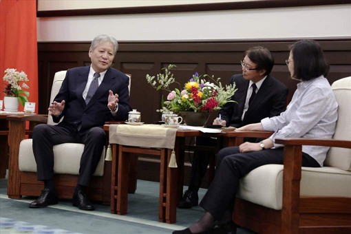 President Tsai meets delegation led by TDK Chairman Takehiro Kamigama